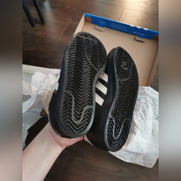 Adidas Superstar kids shoes - Picture 3 of 7